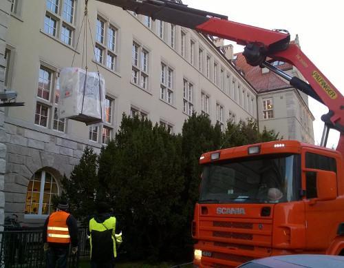 HDS transportujący sprzęt elektroniczny